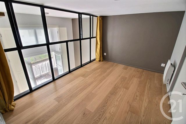 Afficher la photo en grand Appartement F3 à vendre - 3 pièces - 48.6 m2 - BORDEAUX - 33 - AQUITAINE - Century 21 Talent Immobilier